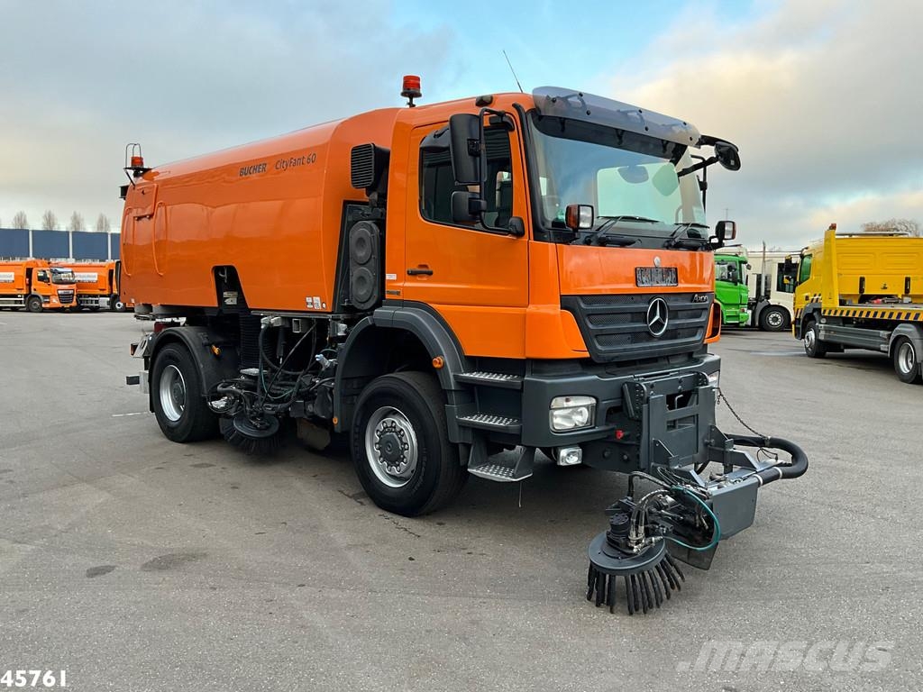 Mercedes-Benz Actros 1829 4x4 Bucher Cityfant 60 Links en rechts Camión de barrendero