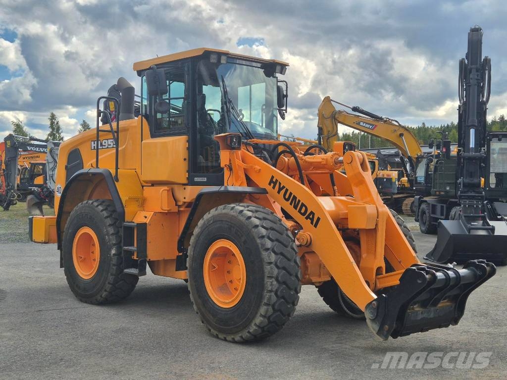 Hyundai HL 955 لوادر بعجل