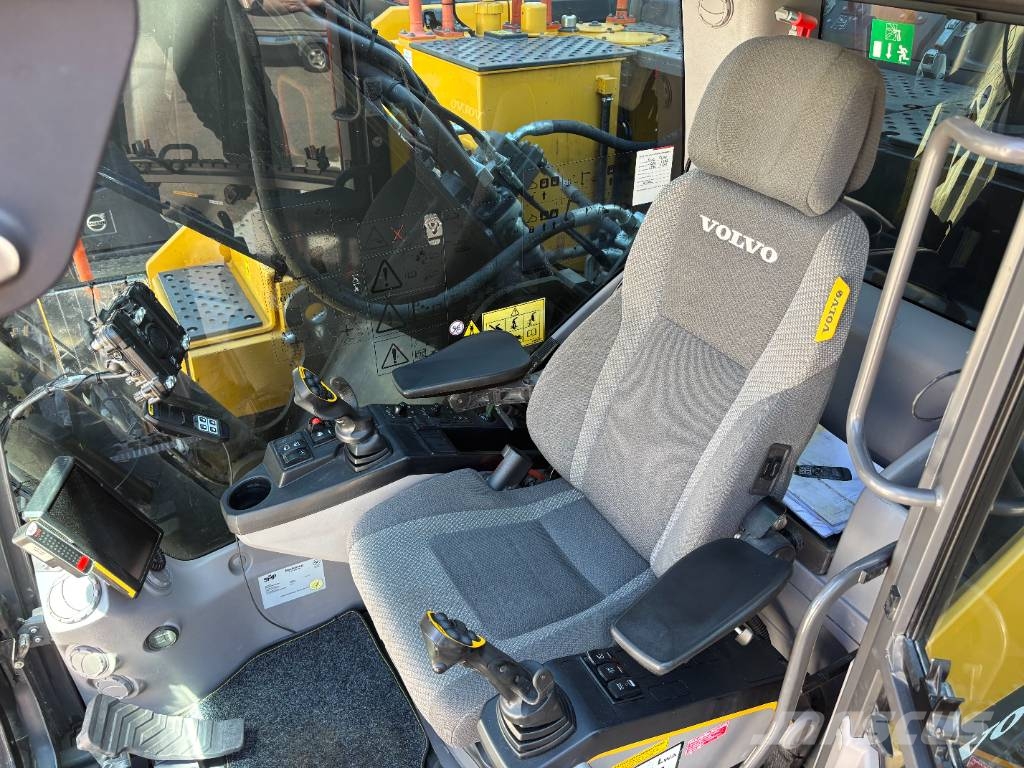Volvo EC 300 EL med Leica Geosystems, Lagermaskin! Bandgrävare