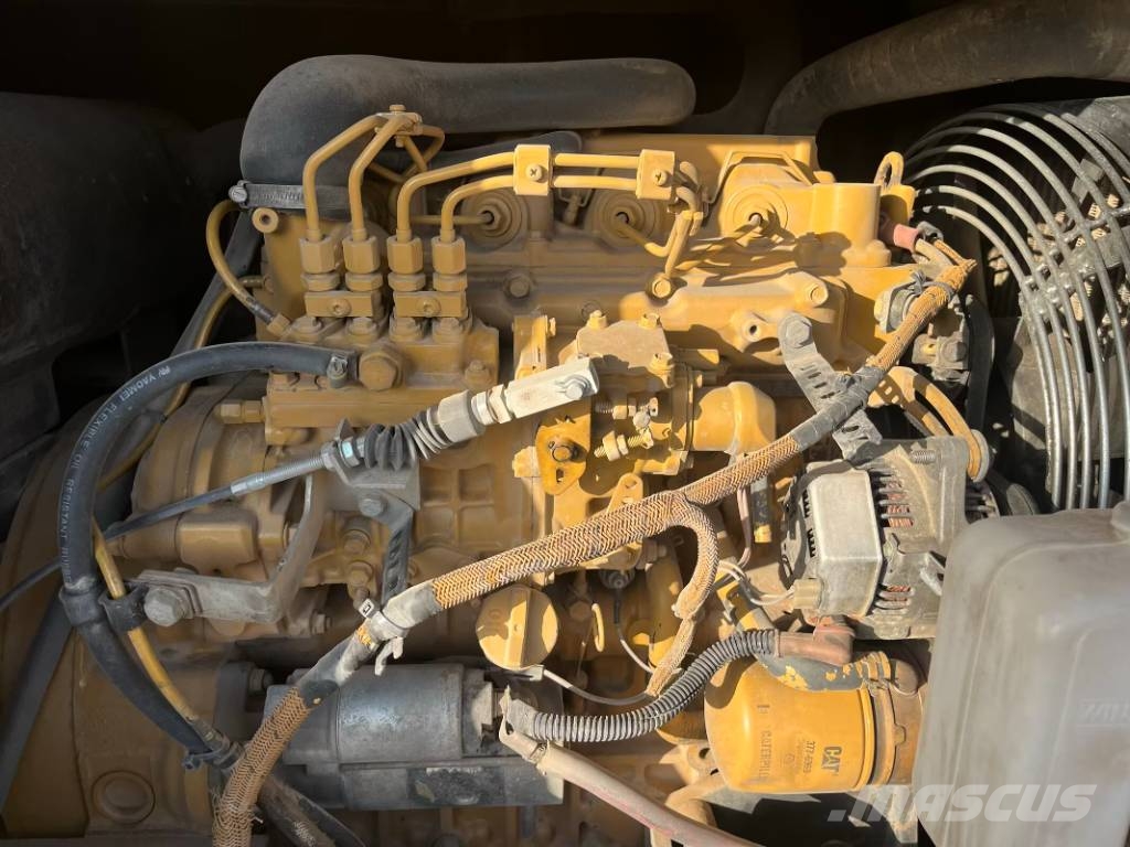 CAT 307E2    3000 units excavators in stock 대형 굴삭기 29톤 이상