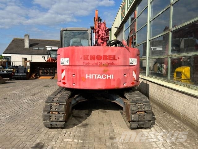 Hitachi ZX 135 US حفارات زحافة