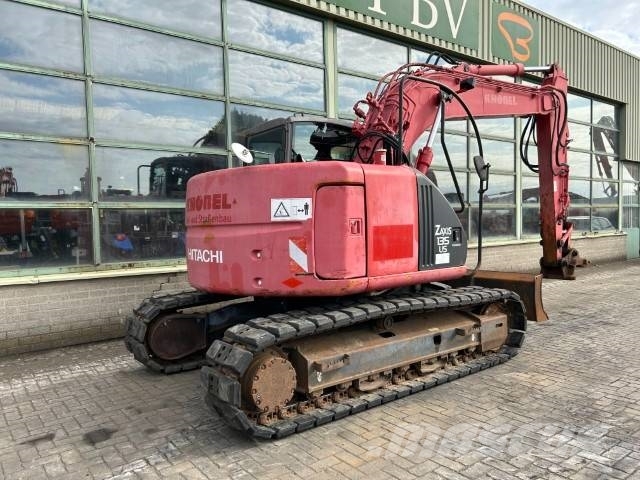 Hitachi ZX 135 US حفارات زحافة