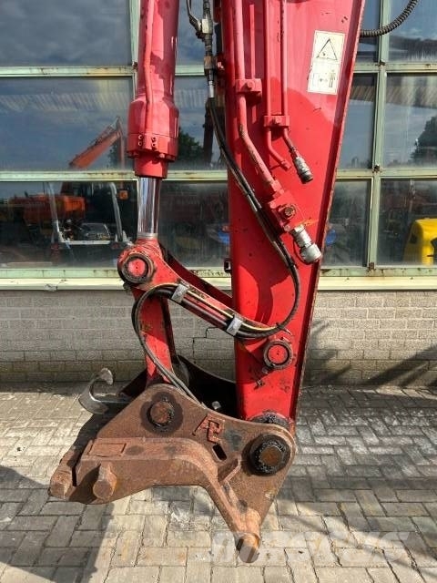 Hitachi ZX 135 US حفارات زحافة