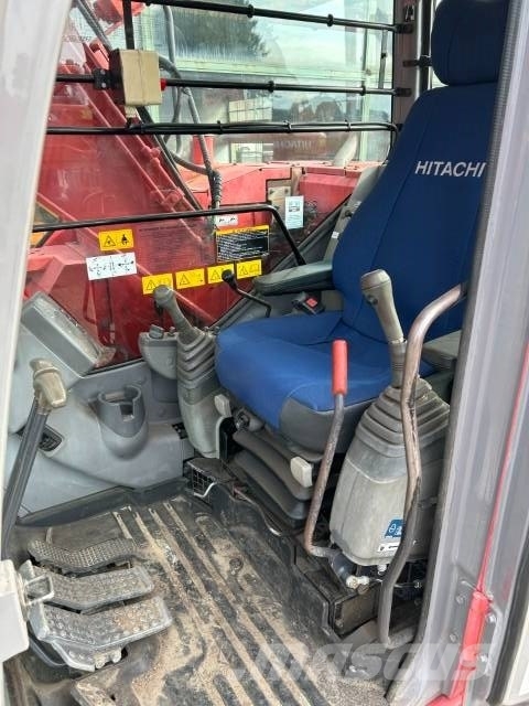 Hitachi ZX 135 US حفارات زحافة