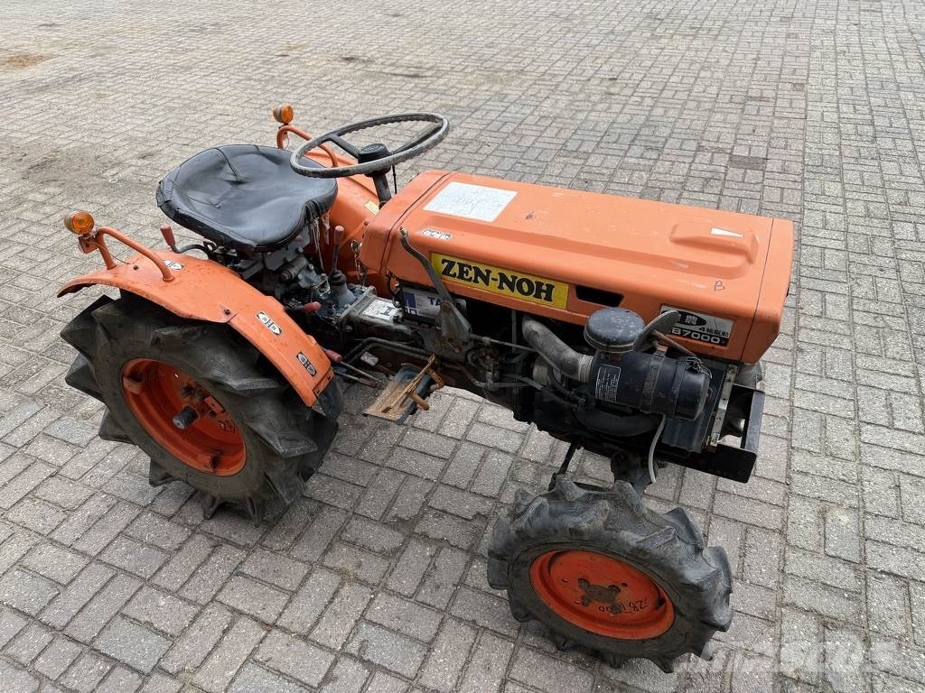 Kubota B7000 4WD minitractor Traktorer