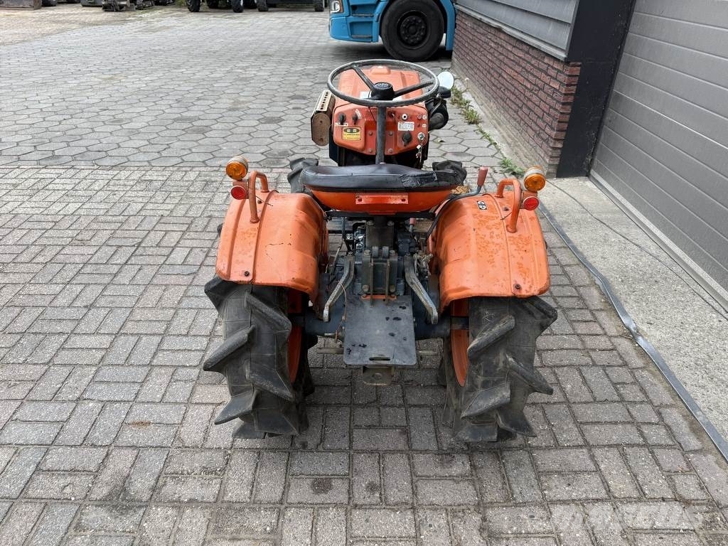 Kubota B7000 4WD minitractor Traktorer