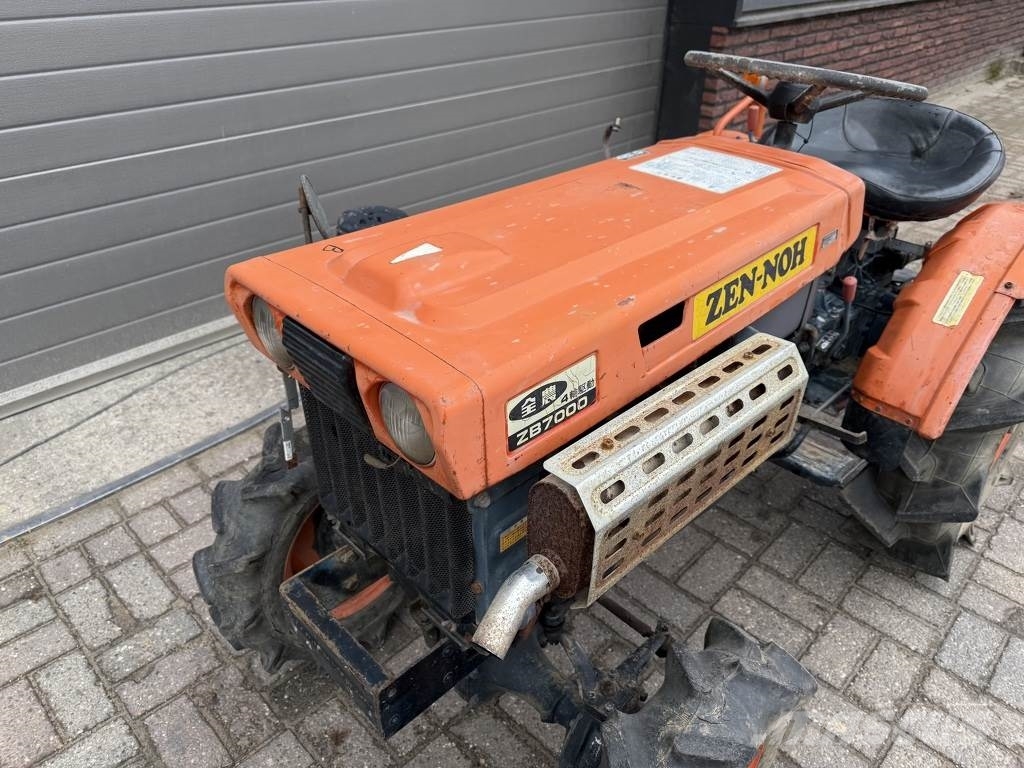 Kubota B7000 4WD minitractor Traktorer