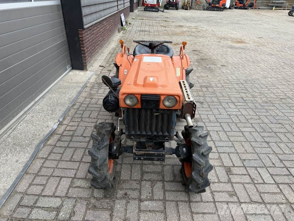Kubota B7000 4WD minitractor Traktorer