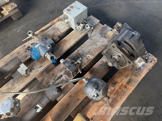 Terex TA 25 USED HYDRAULIC PARTS Hidraulika