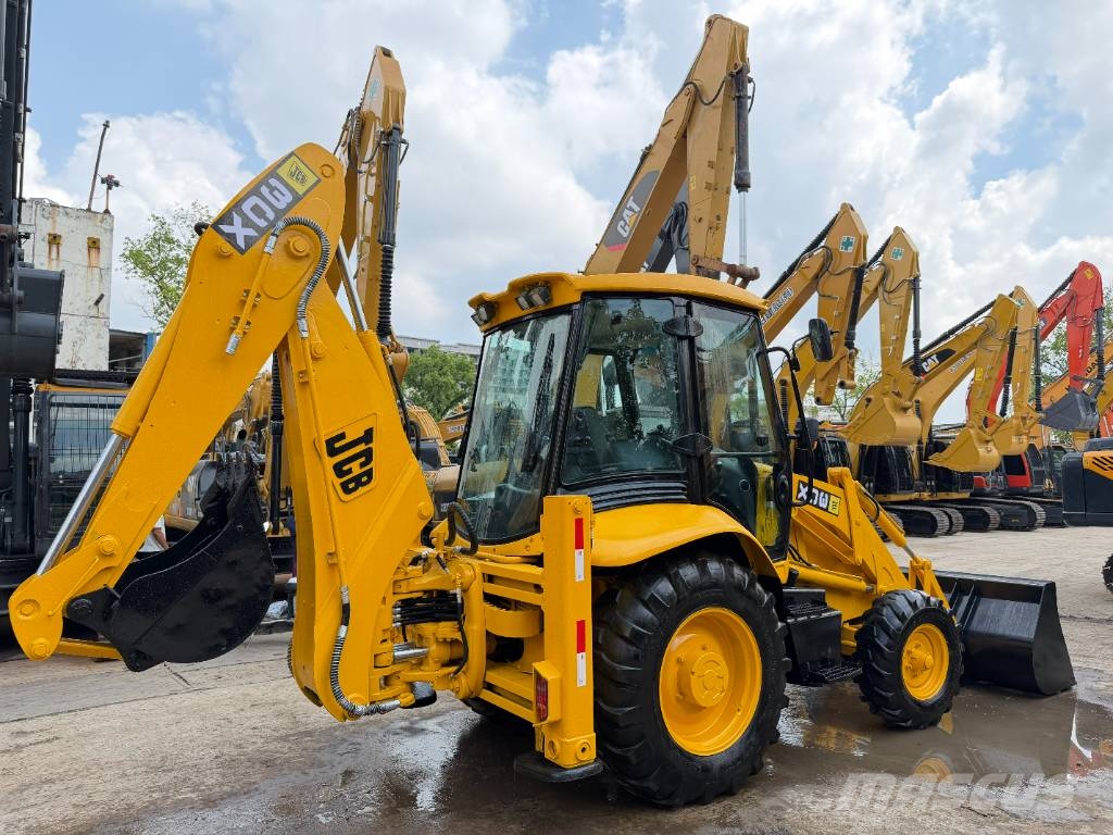 JCB 3CX Ekskavatori-iekrāvēji