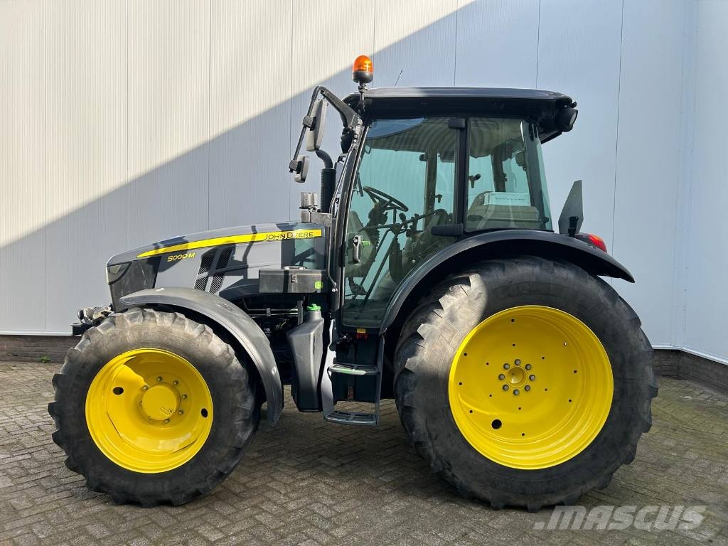 John Deere 5090 M الجرارات
