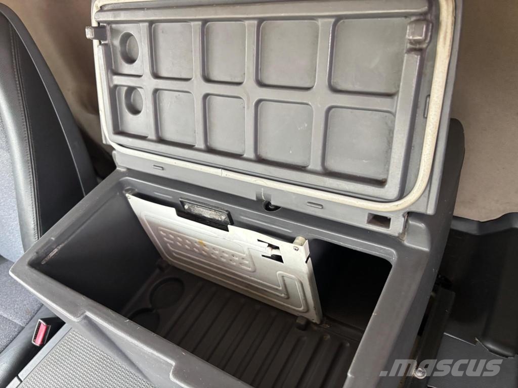 Scania P230 4x2 EURO4 + SIDE OPENING BOX Camiones con caja de remolque