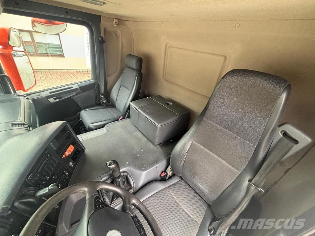 Scania P230 4x2 EURO4 + SIDE OPENING BOX Camiones con caja de remolque