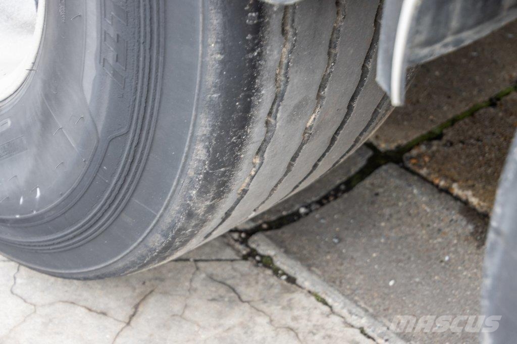 Spitzer Silo EUROVRAC-SK 2460 60M³/5xCOMP Cisterna semi-remorci