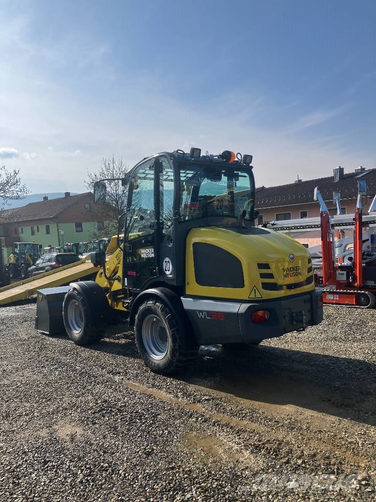Wacker Neuson WL38 لوادر بعجل