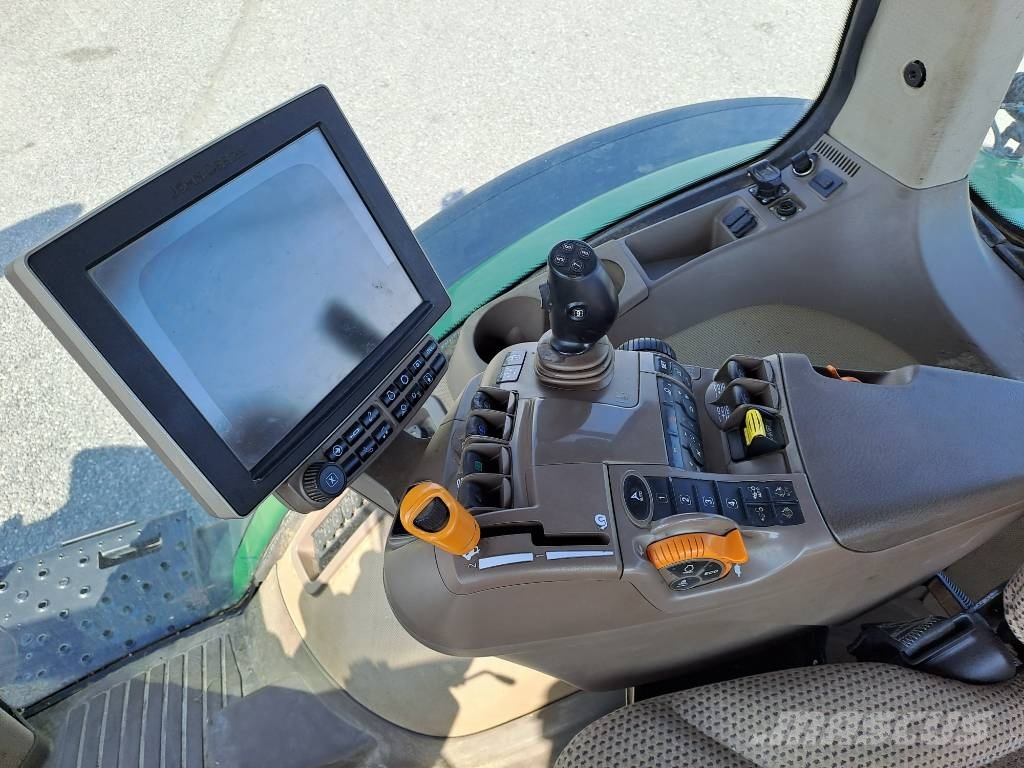 John Deere 7230 R Traktori
