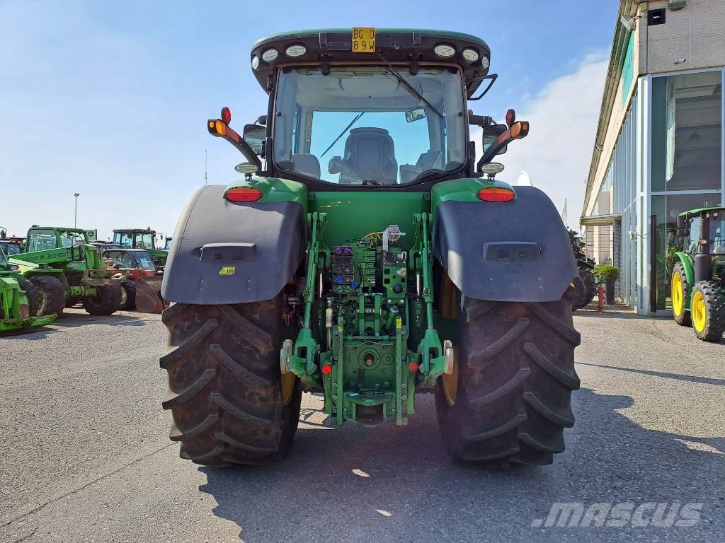 John Deere 7230 R Traktori