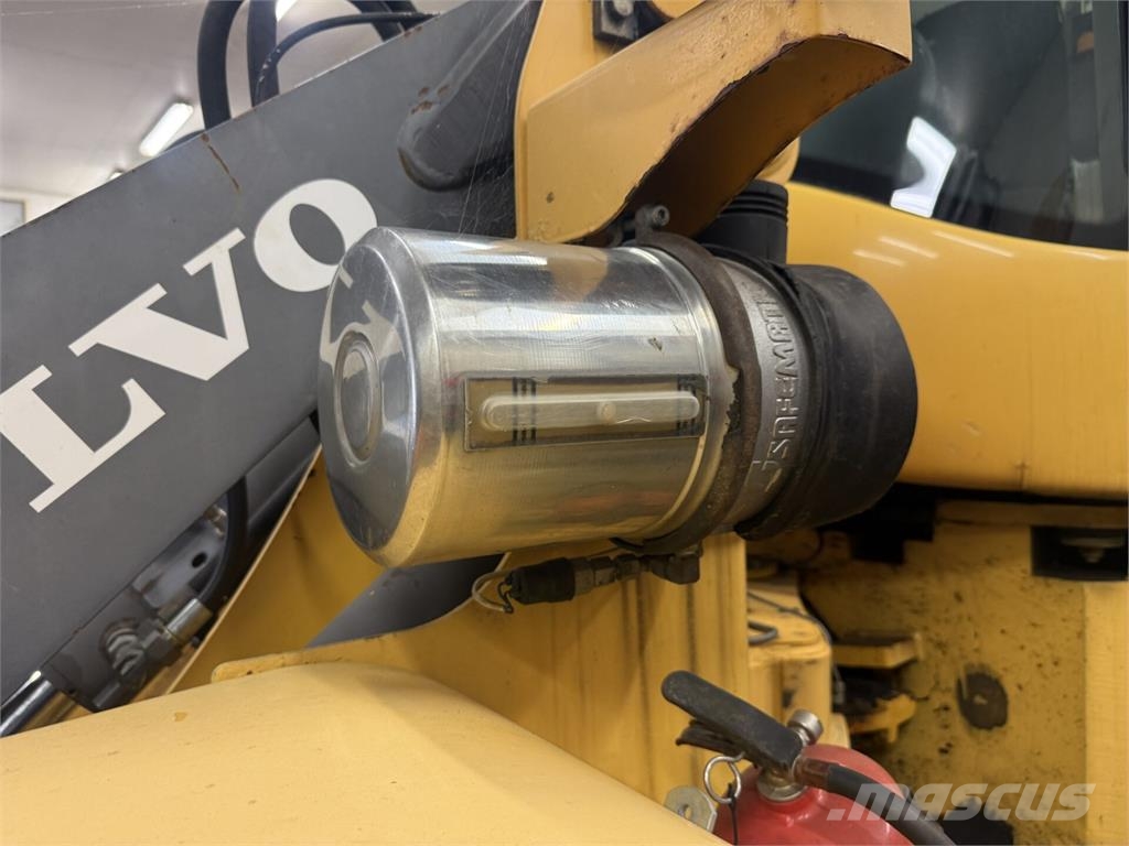 Volvo L40B لوادر بعجل