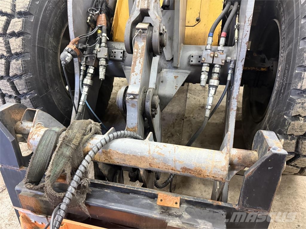 Volvo L40B لوادر بعجل