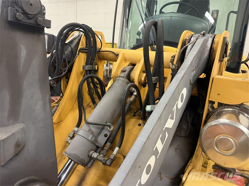 Volvo L40B لوادر بعجل