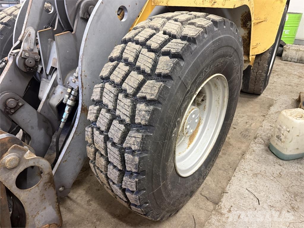 Volvo L40B لوادر بعجل