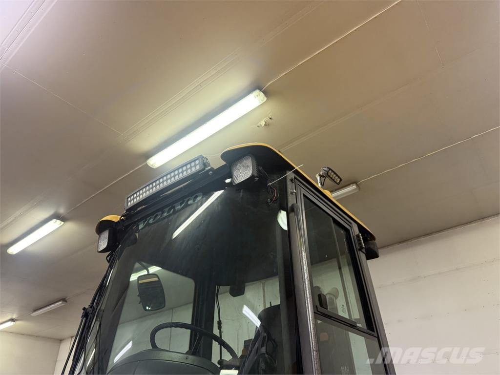 Volvo L40B لوادر بعجل