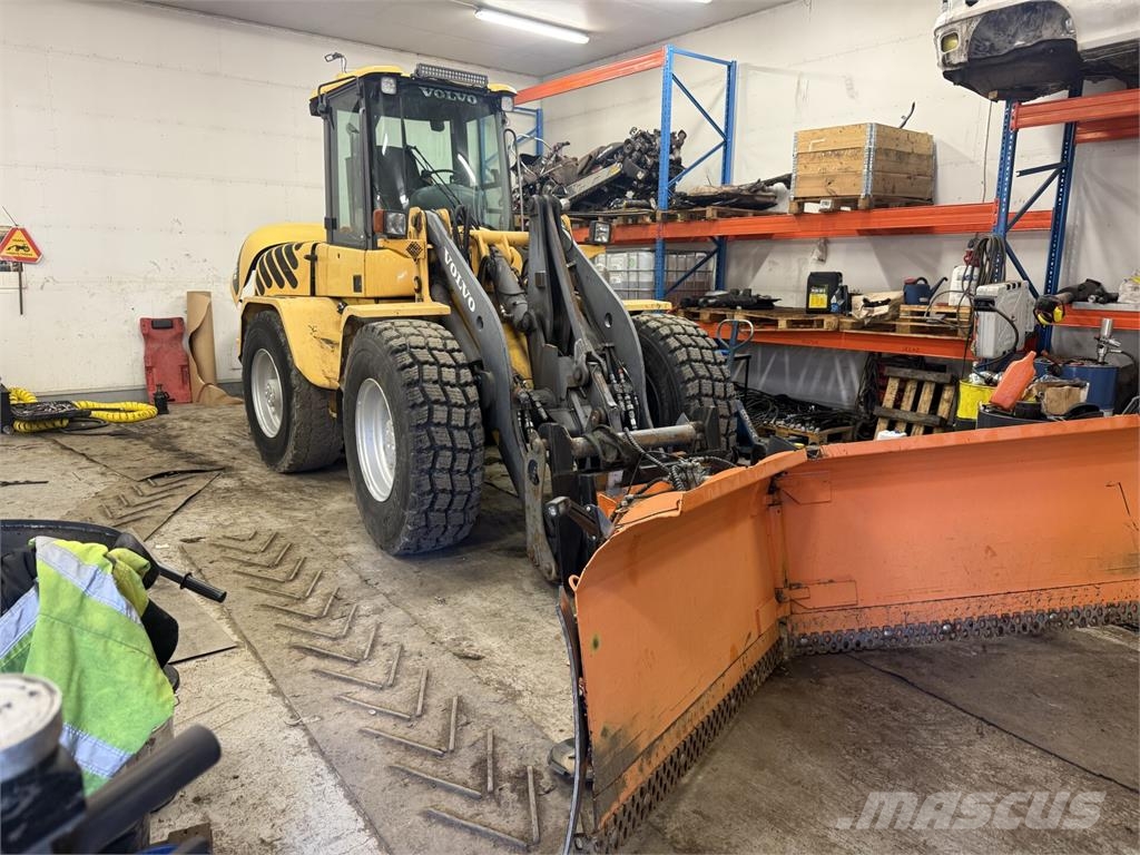 Volvo L40B لوادر بعجل