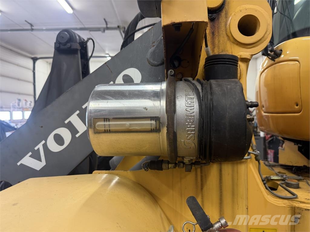 Volvo L40B لوادر بعجل