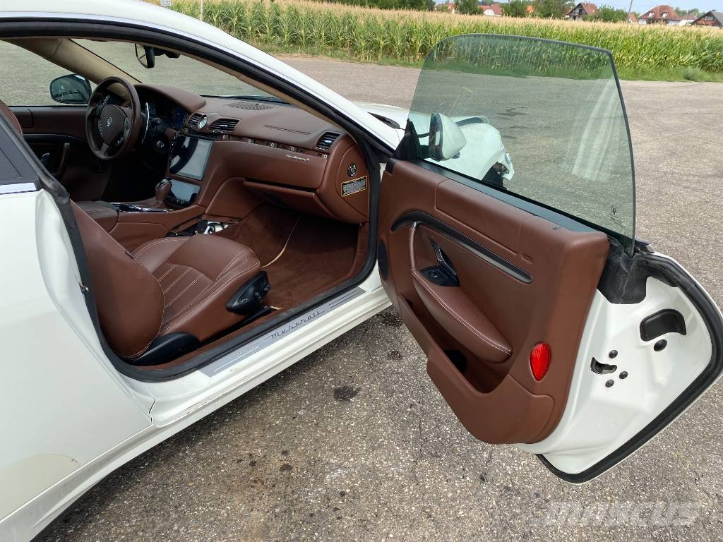 Maserati GRANTURISMO M145 4.7i V8 32v Carte Grise Française Carros