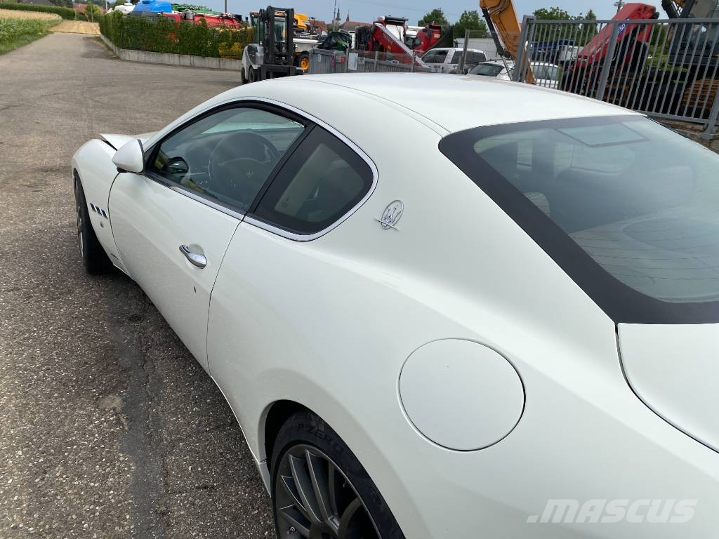 Maserati GRANTURISMO M145 4.7i V8 32v Carte Grise Française Carros