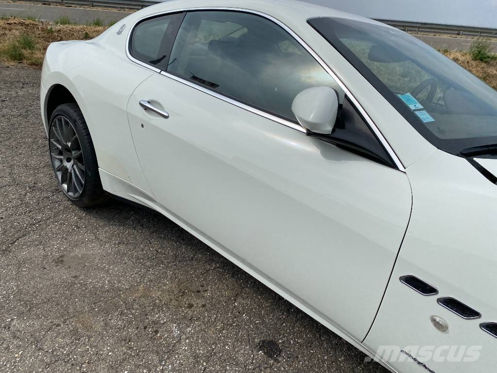 Maserati GRANTURISMO M145 4.7i V8 32v Carte Grise Française Carros