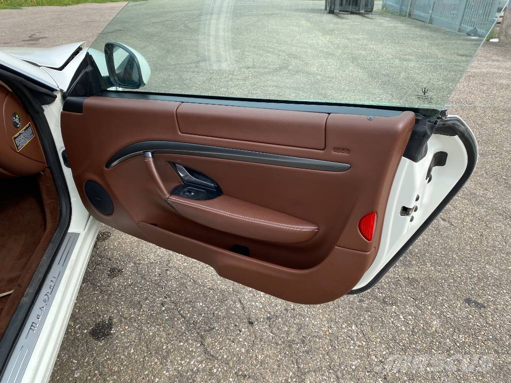 Maserati GRANTURISMO M145 4.7i V8 32v Carte Grise Française Carros