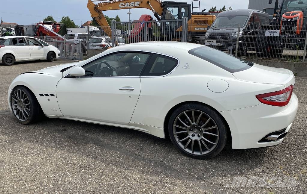 Maserati GRANTURISMO M145 4.7i V8 32v Carte Grise Française Carros