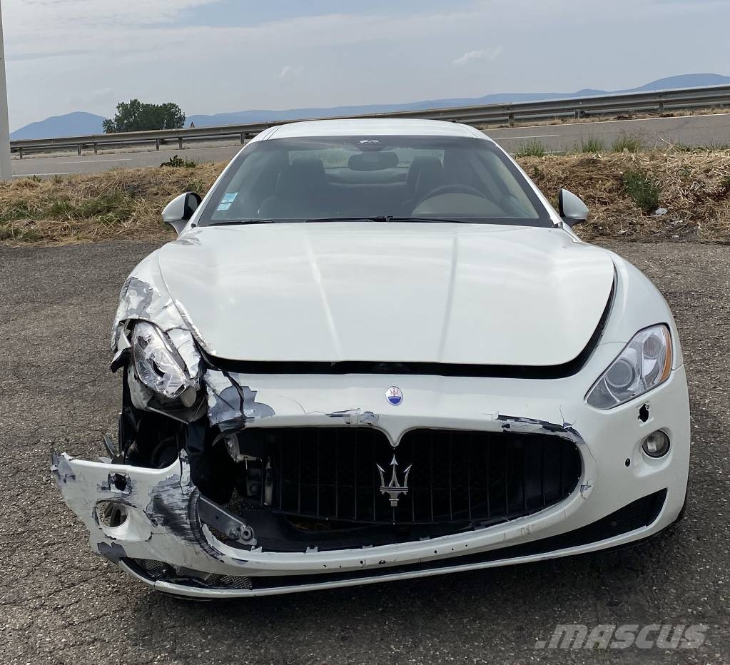 Maserati GRANTURISMO M145 4.7i V8 32v Carte Grise Française Carros