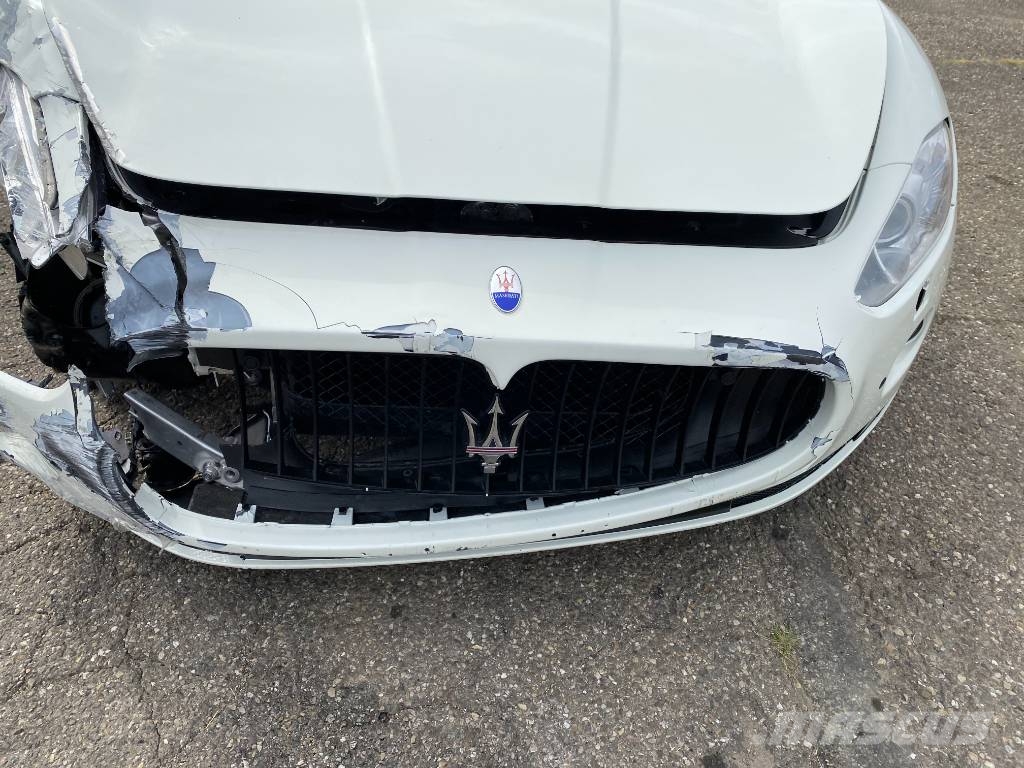 Maserati GRANTURISMO M145 4.7i V8 32v Carte Grise Française Carros
