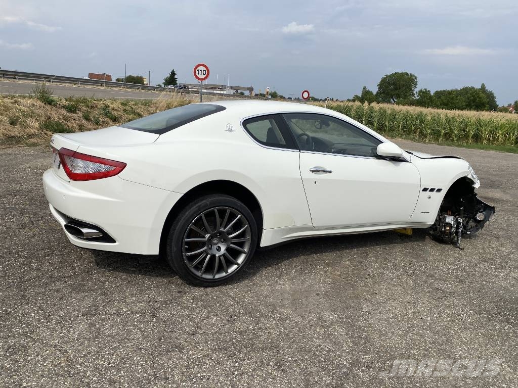 Maserati GRANTURISMO M145 4.7i V8 32v Carte Grise Française Carros