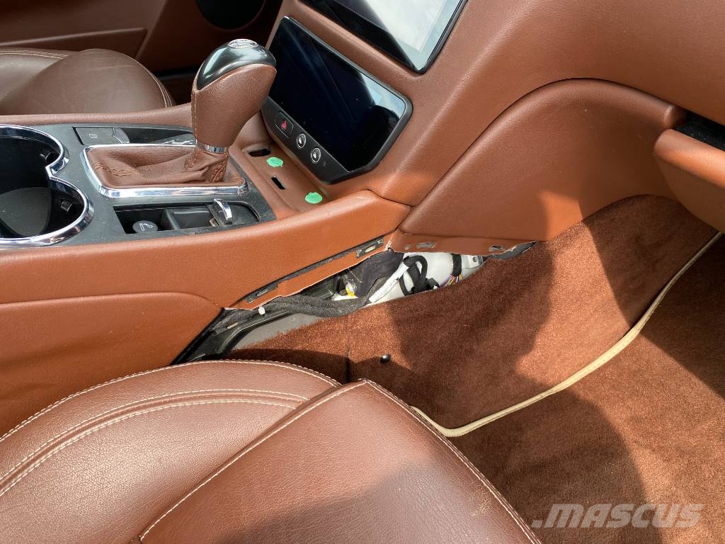 Maserati GRANTURISMO M145 4.7i V8 32v Carte Grise Française Carros