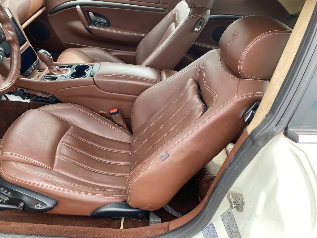 Maserati GRANTURISMO M145 4.7i V8 32v Carte Grise Française Carros