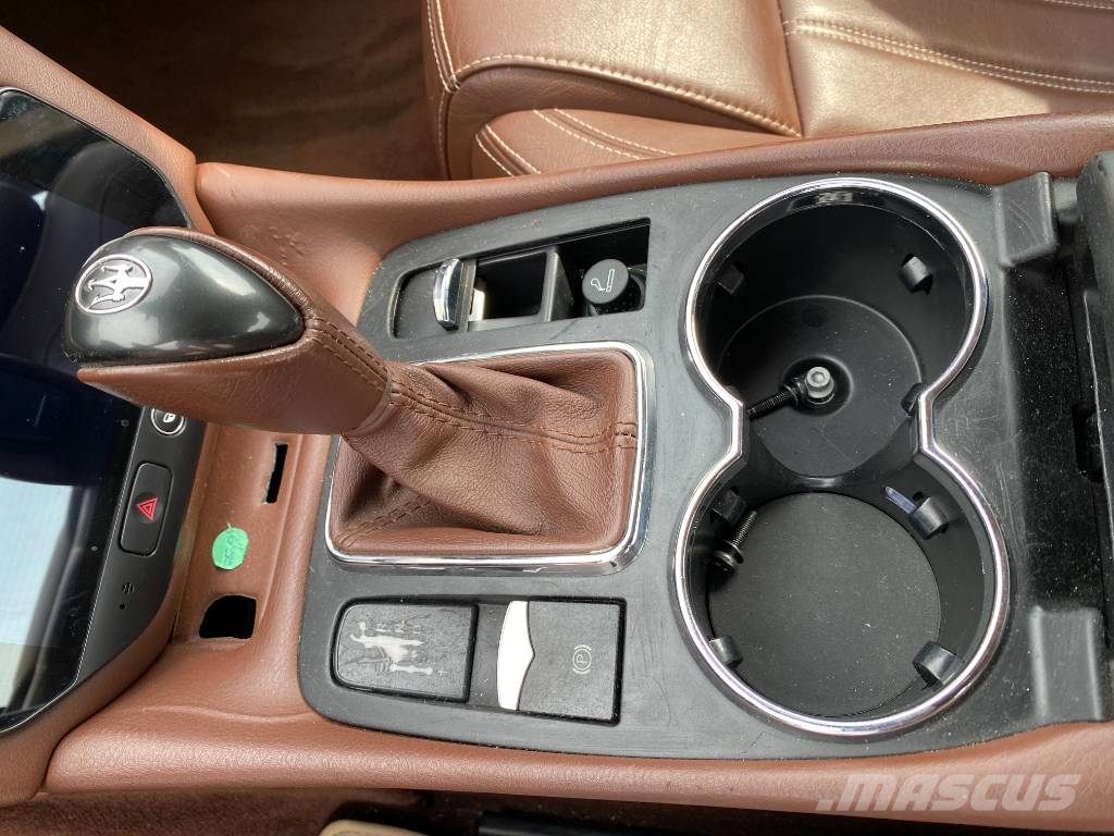 Maserati GRANTURISMO M145 4.7i V8 32v Carte Grise Française Carros