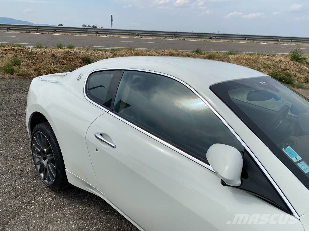 Maserati GRANTURISMO M145 4.7i V8 32v Carte Grise Française Carros