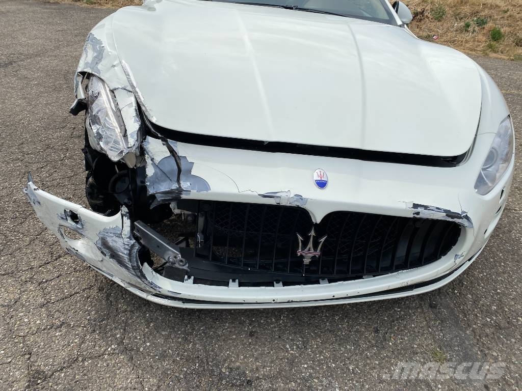 Maserati GRANTURISMO M145 4.7i V8 32v Carte Grise Française Carros