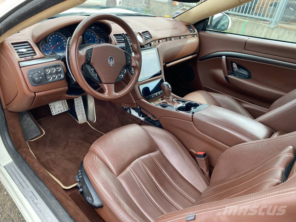 Maserati GRANTURISMO M145 4.7i V8 32v Carte Grise Française Carros