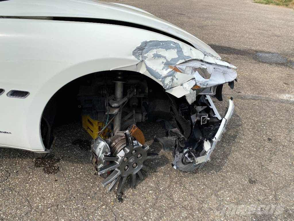 Maserati GRANTURISMO M145 4.7i V8 32v Carte Grise Française Carros