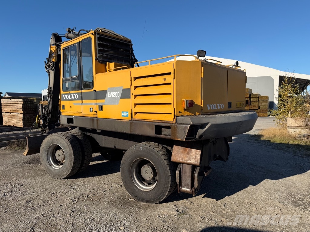 Volvo EW 200 Pyöräkaivukoneet
