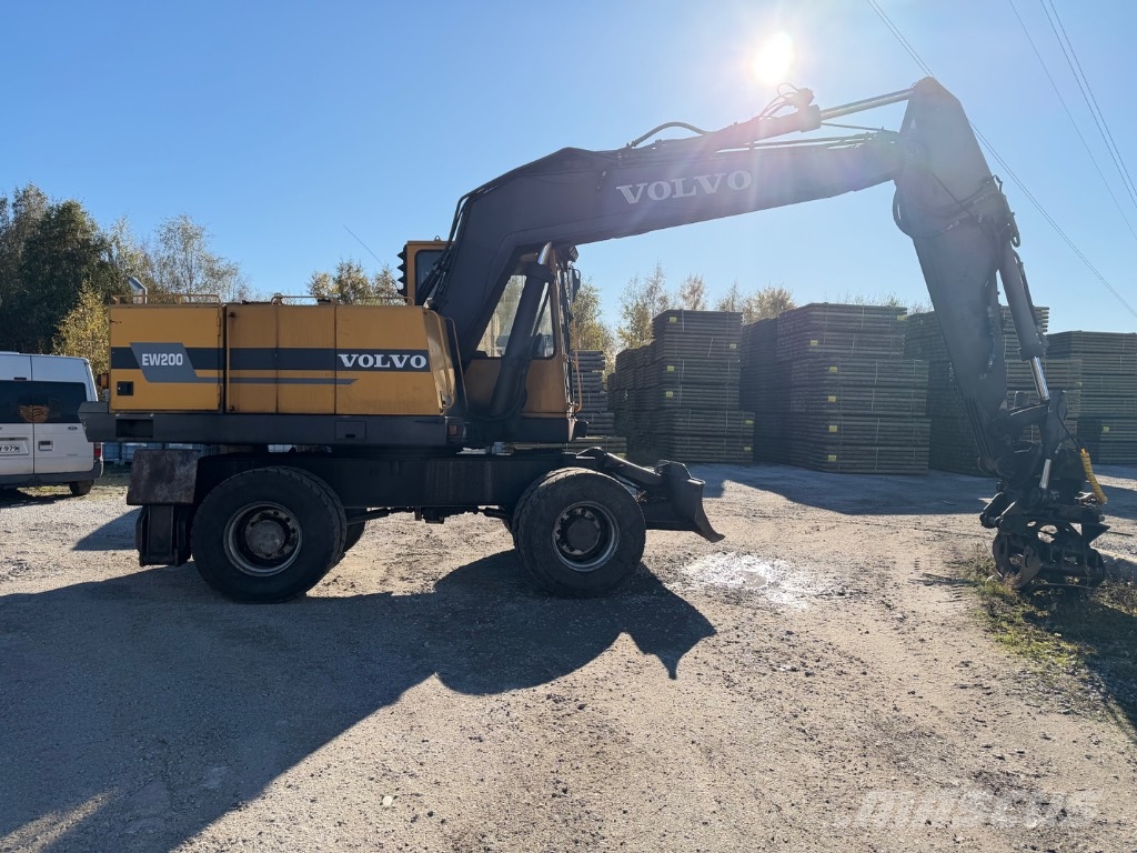 Volvo EW 200 Pyöräkaivukoneet
