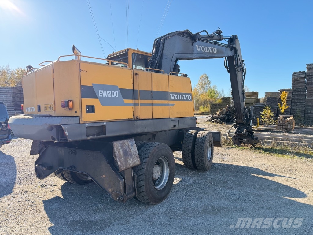 Volvo EW 200 Pyöräkaivukoneet