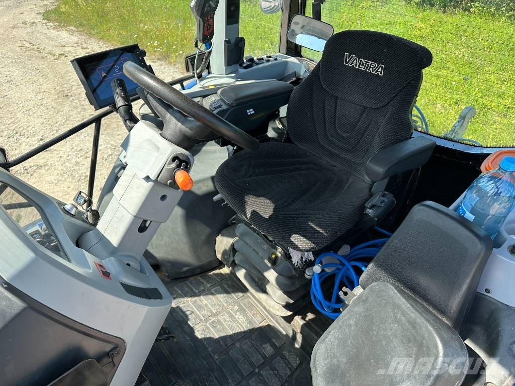 Valtra G 135 Versu Tractores