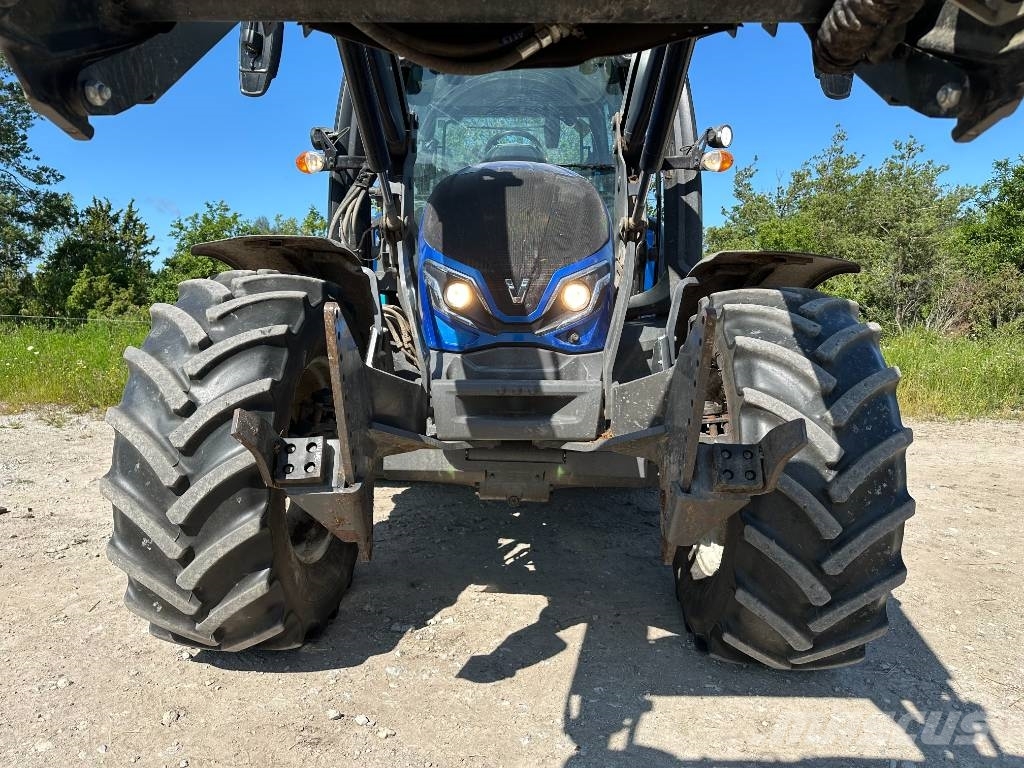 Valtra G 135 Versu Tractores