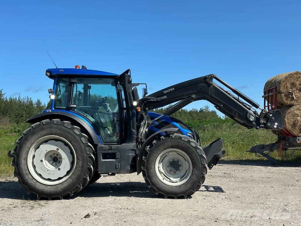 Valtra G 135 Versu Tractores