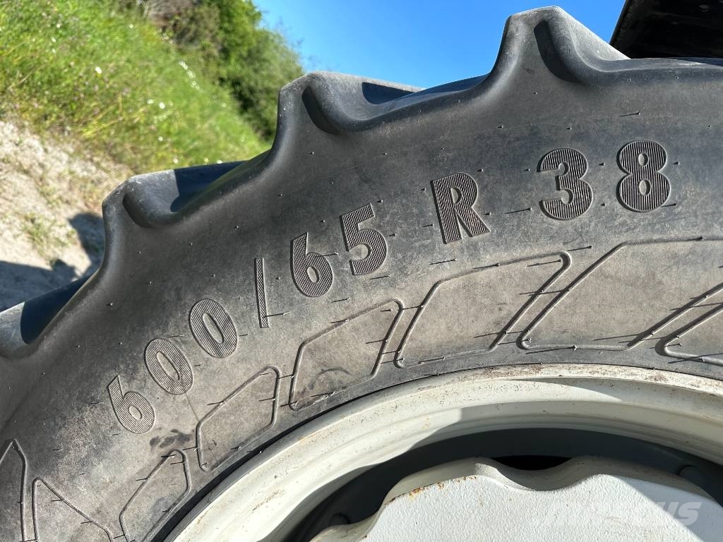 Valtra G 135 Versu Tractores